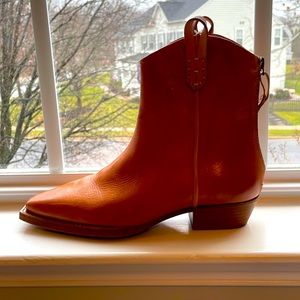 Brand New Free People Wesley Ankle Boots. Unused, never worn. Too big.